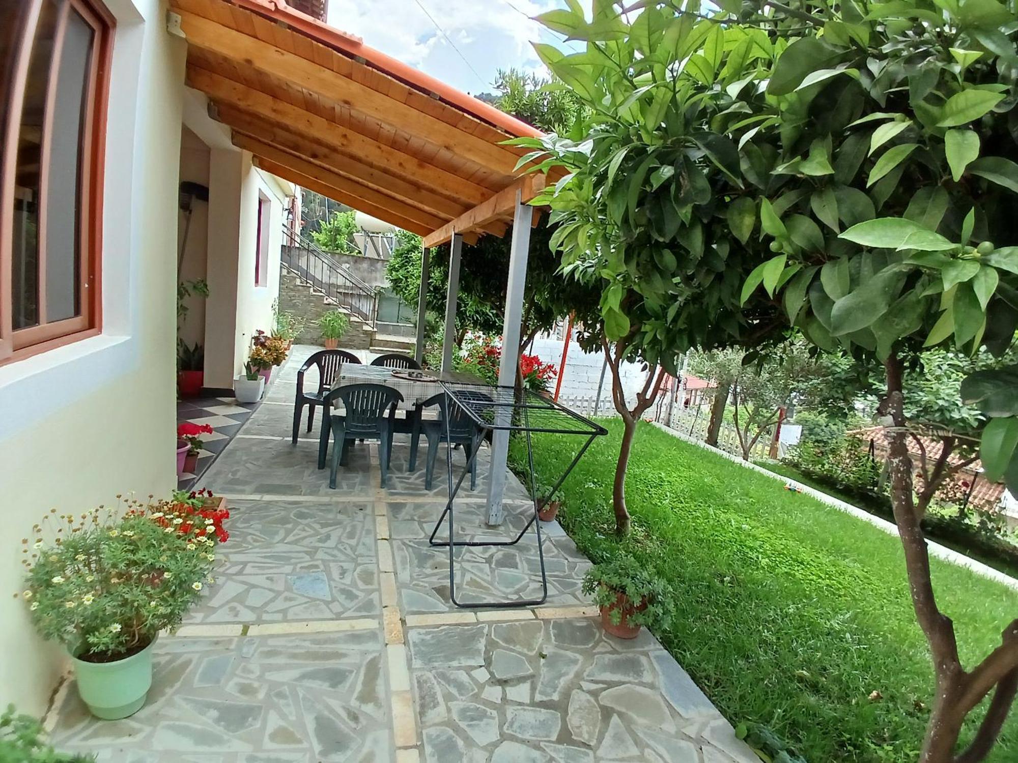Guest House Noah&Kristel Μπεράτ Εξωτερικό φωτογραφία