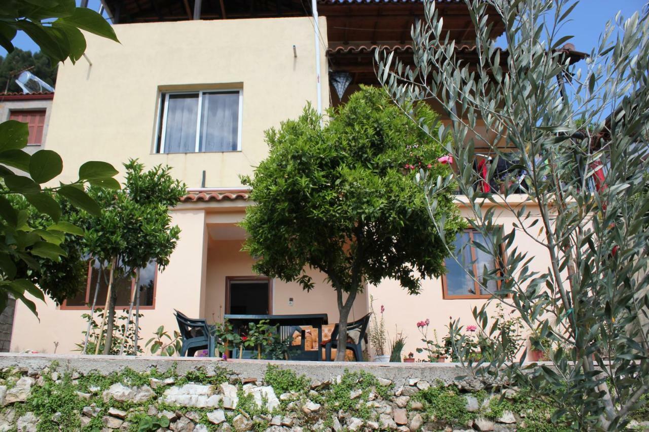 Guest House Noah&Kristel Μπεράτ Εξωτερικό φωτογραφία