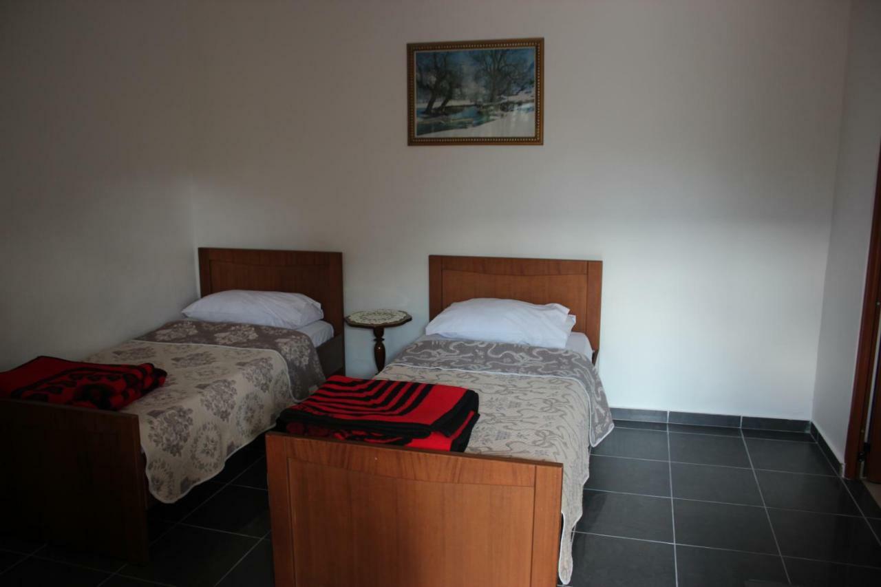 Guest House Noah&Kristel Μπεράτ Εξωτερικό φωτογραφία